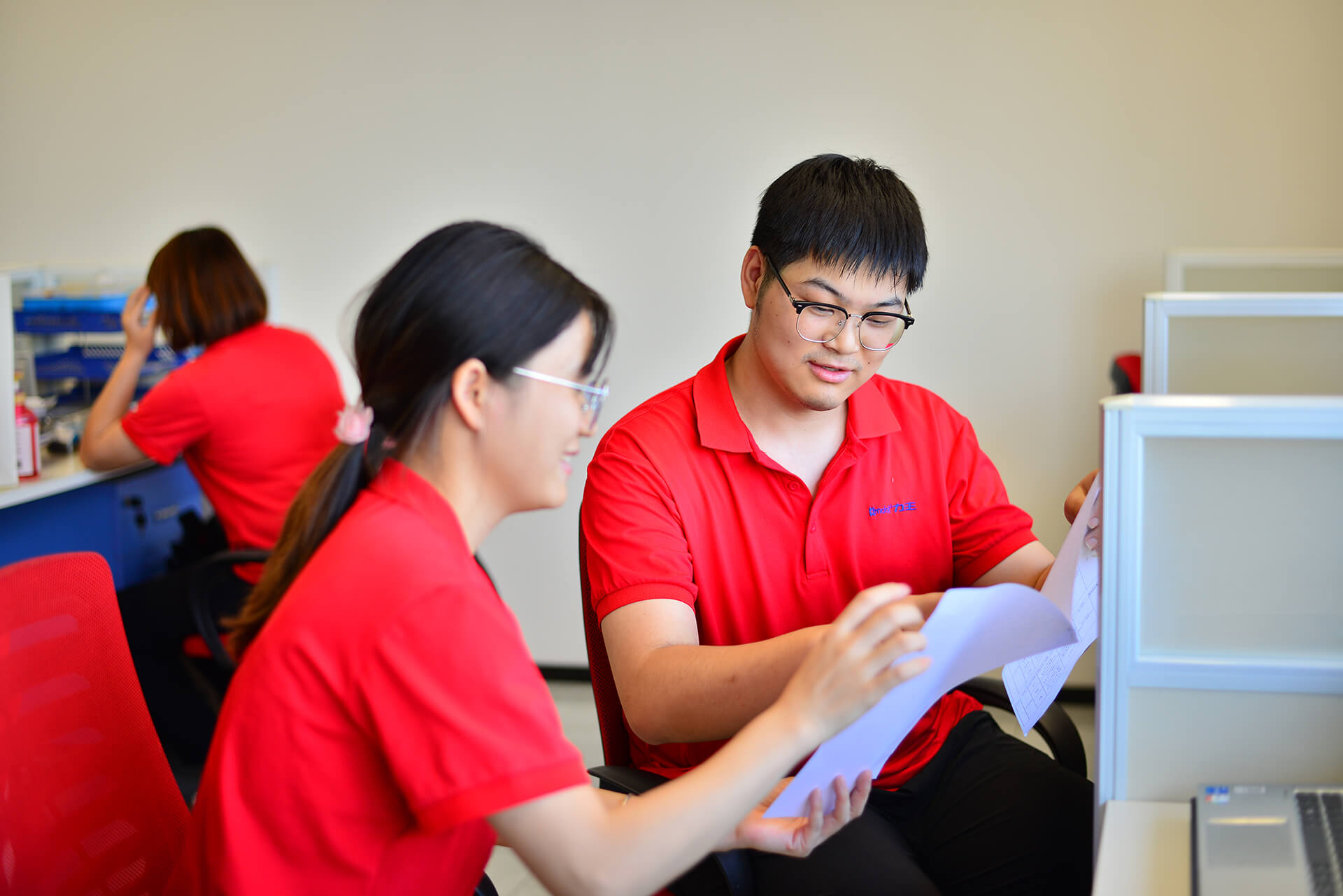 企業(yè)的成功是員工才智、技術(shù)、精力、創(chuàng)造力和奉獻(xiàn)精神共同作用的結(jié)果。